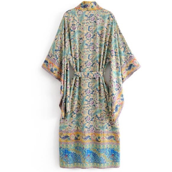 🌺 Beautiful silky kimono robe - Picture 5 of 8